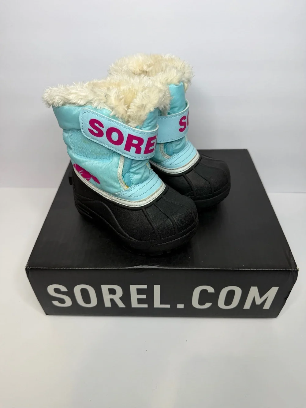 *Pre-Loved* Sorel Girls Aqua Blue and Pink Winter Boots with Faux Fur Cuff